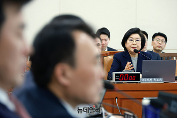 이혜훈, '부정 청약 반포 래미안 원펜타스 포기' 묻자 즉답 피했다