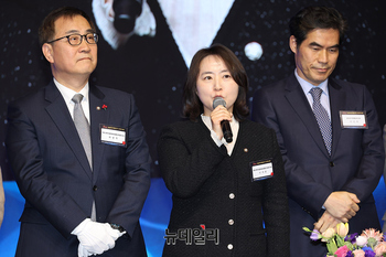 [포토] 새해덕담 건네는 이주희 의원