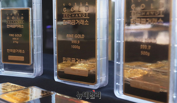 국제 은값 사상 첫 온스당 100달러 돌파 … 금값 5천달러 눈앞