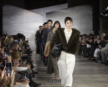 [포토] 한섬 '시스템·시스템옴므', 파리 패션위크 참가 '2026 F/W 글로벌 컬렉션' 공개