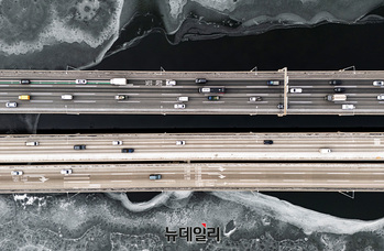 [포토] '북극 한파'에 얼어붙은 한강