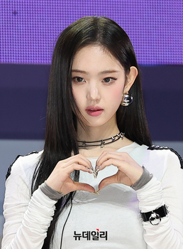 [포토] 키키 이솔 '여성미 가득'