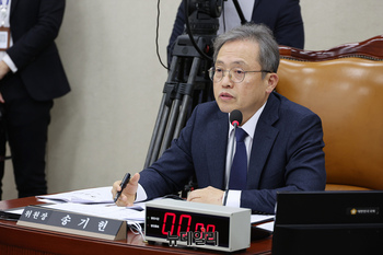 [포토] 의사진행 하는 송기헌 정치개혁특별위원회 위원장