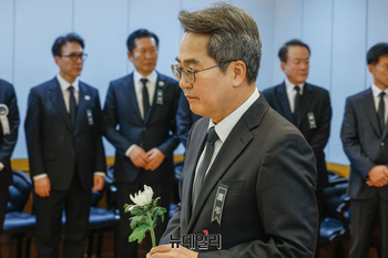 [포토] 이해찬 전 총리 빈소 찾은 김동연 경기지사