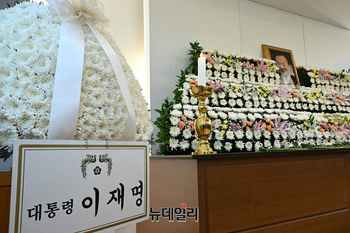 [포토] 이해찬 빈소에 놓인 대통령 근조화환