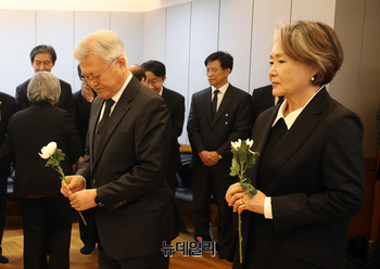 [포토] 이해찬 빈소 조문하는 문재인 전 대통령 내외  