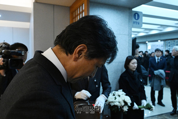 [포토] 빈소 찾은 안희정 전 충남지사