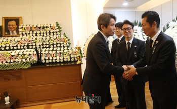 [포토] 이해찬 빈소 조문하는 민주당 의원들 