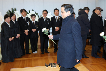 [포토] 빈소 조문하는 다이빙 주한중국대사