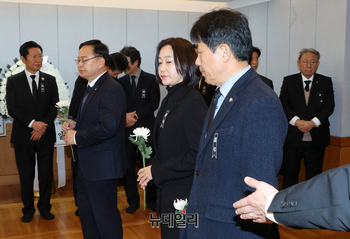 [포토] 이해찬 빈소 찾은 진보당 