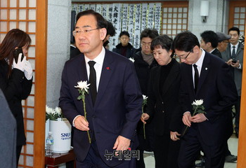 [포토] 빈소 조문하는 주호영 국회부의장