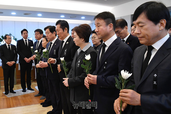 [포토] 이해찬 빈소 조문하는 민주당 지도부