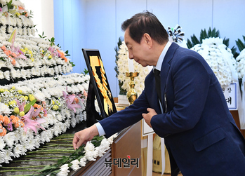 [포토] 빈소 조문하는 김성태 이사장