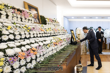 [포토] 조문하는 정성호 법무부 장관