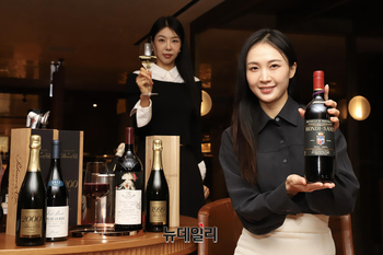 [포토] 신세계백화점 "음용 적기에 들어선 와인 맛보세요"
