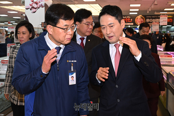 [포토] 대형마트 물가점검 나선 장동혁 국민의힘 대표 