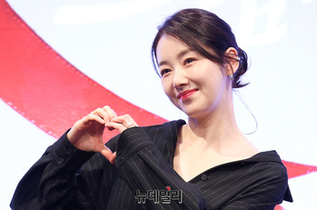 [영상] 사랑을처방해드립니다 소이현 '변함없는 미모'