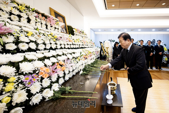 [포토] 조문하는 박병석 전 국회의장 
