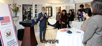 [포토] 환영사하는 니콜라스 남바 주한 미국대사관 공보참사관