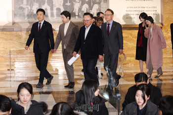 [포토] 입장 발표 위해 입장하는 친한계 의원들