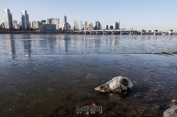 [포토] 살얼음 떠다니는 한강 