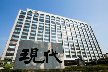 현대건설, 압구정3구역에 '화재대응 주차로봇' 도입 제안  