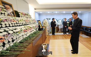 [포토] 이해찬 빈소 찾은 진영 전 행안부 장관 