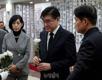 [포토] 이해찬 빈소 조문하는 김재준 전 청와대 춘추관장 