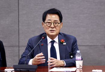 [단독] 박지원, '부인 병원 의전' 논란 김병기 탈당 앞장서더니 '응급실 청탁' 논란