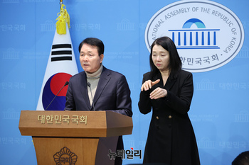 [포토] 기자회견 갖는 성일종 국민의힘 의원