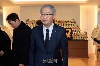 [포토] 빈소 찾은 임종룡 우리금융지주 회장