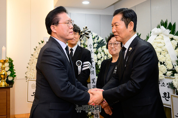 [포토] 조문하는 송석준 국민의힘 의원