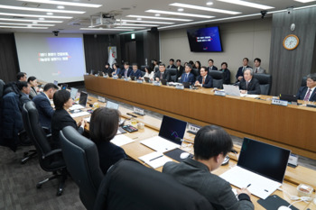 국민건강보험공단, 원주 본부에서 정은경 장관 현장점검·통합돌봄 현안 업무보고 진행