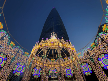 [포토] 롯데월드타워에 퍼지는 27만 개 소망의 빛...'2026 롯데 루미나리에’ 진행 