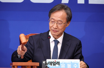 [포토] 중앙위 개회선언하는 유동수 부의장 