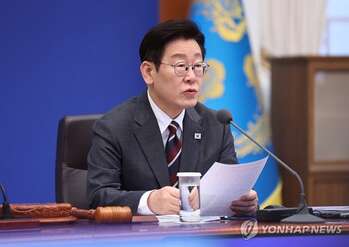 李 '청년 피눈물' 말하며 다주택자 겨눈 날, 대통령에 소송 제기한 신혼부부