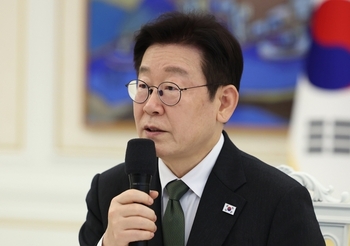 李 대통령 "똘똘한 한채 갈아타기? 주거용 아니면 안 하는 것이 이익"