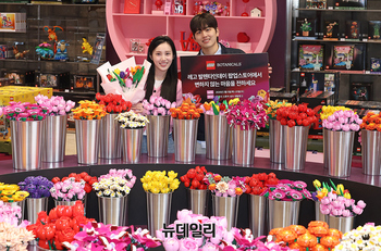 [포토] 레고코리아, 시들지 않는 꽃 피는 성수동 '블룸바 팝업' 오픈