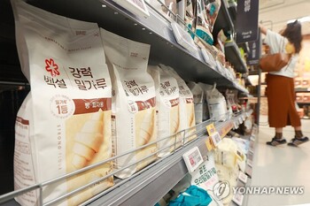 李 대통령 말 떨어지기 무섭게 … 설탕·밀가루 가격 일제히 인하