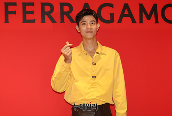 [영상] 로몬 '신상 컬렉션 입고 등장'