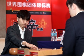 신진서, 中 왕싱하오 꺾고 '20연승' 금자탑 … 韓 6연패 목전