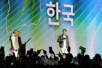 삼성전자 'HBM4' 업계 첫 양산 … 이제 엔비디아에 '갑' 됐다