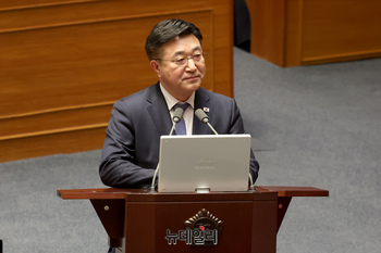 [포토] 답변하는 윤호중 행정안전부 장관