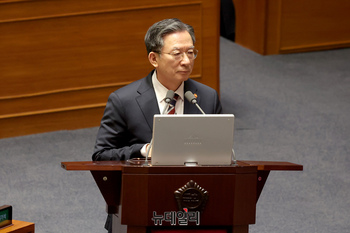 [포토] 대정부질문 출석한 정성호 법무부 장관