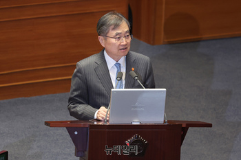 [포토] 답변하는 조현 외교부 장관