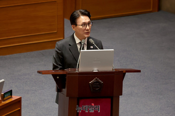 김민석, 오세훈표 광화문 정원에 "공사 중지 명령 검토"
