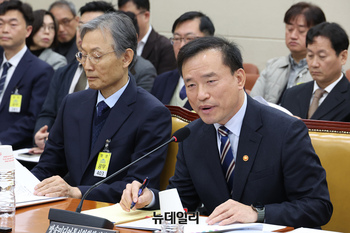 [포토] 과방위서 답변하는 김종철 방송미디어통신위원장