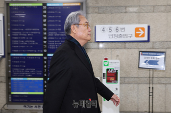 [포토] 헌법재판관 미임명 공판 출석하는 정진석 전 비서실장