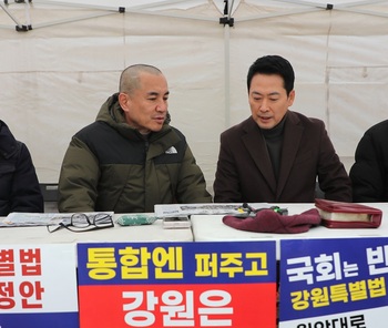 김진태 지사 천막농성 이틀째 … 장동혁 대표, 농성장 격려 방문 