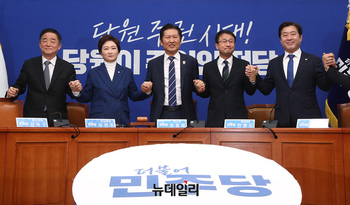 섣부른 통합이 부른 '균열' … 19일 만에 멈춰선 정청래식 합당 열차